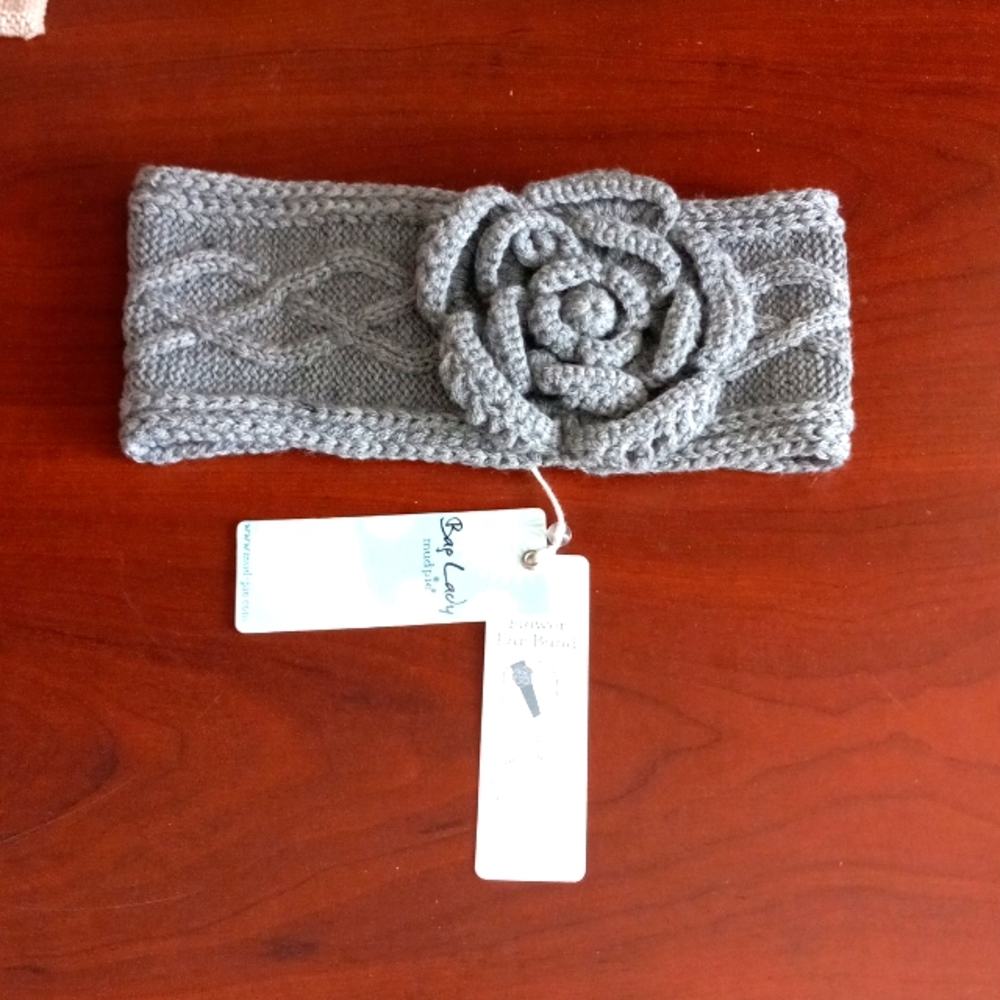 🤍🚶‍♀️Mudpie Gray Floral Knit Headband With Adjustable Buttons For Snug Fit NWT